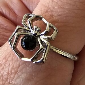 🕷️ Black Bottom Spider Ring